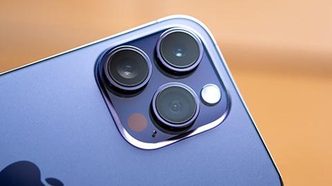 قد يأتي هاتف iPhone 16 Pro Max بقدرات تكبير بصري ثورية!